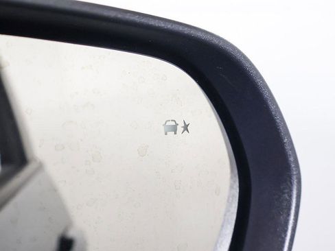 Used 2025 Chevrolet Traverse LT image 41