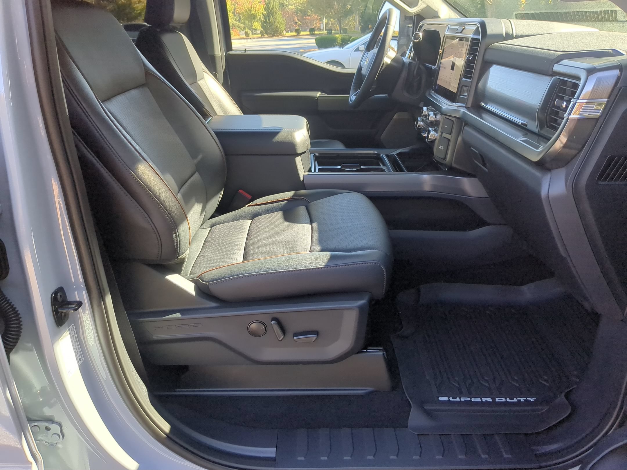 Certified 2026 Ford F250 Lariat w/ Tremor Off-Road Package AWD/4WD image 32