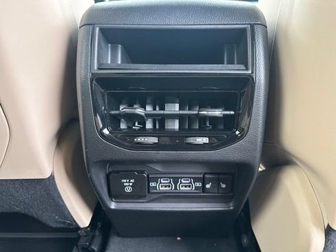 Used 2023 Jeep Grand Cherokee Limited AWD/4WD image 23