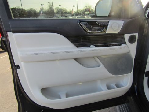 Used 2022 Lincoln Navigator Black Label image 9