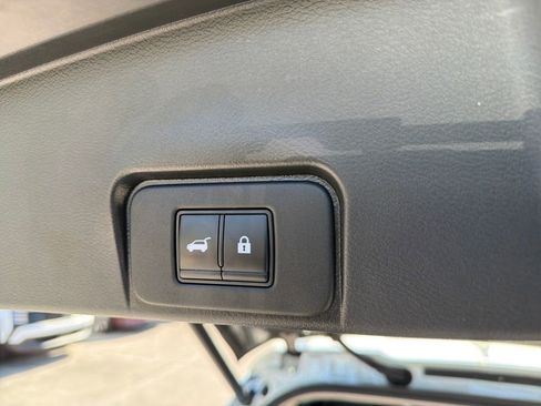 Used 2021 Nissan Rogue SV w/ Premium Package image 34