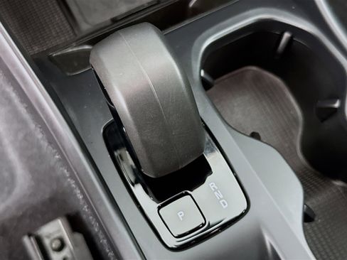 Used 2025 Volvo XC40 B5 Core image 19