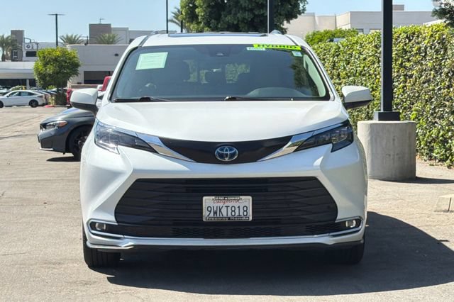 Used 2024 Toyota Sienna XLE FWD image 9