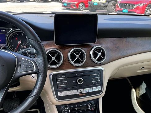 Used 2018 Mercedes-Benz GLA 250 4MATIC image 18