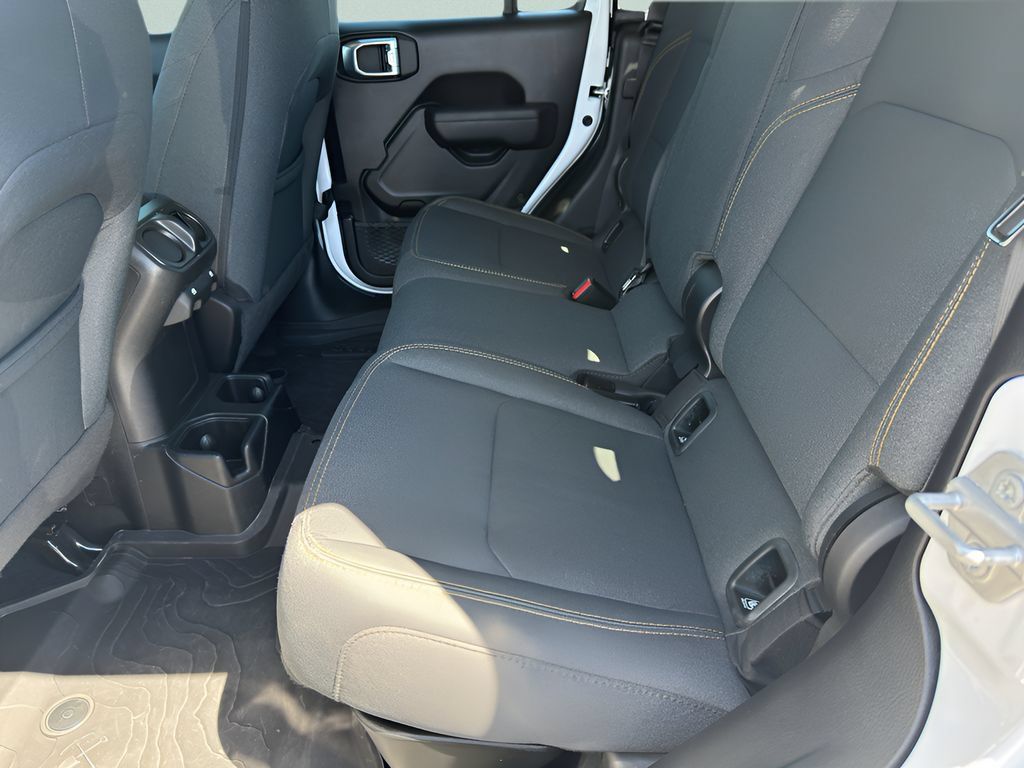 Used 2024 Jeep Gladiator Sport AWD/4WD image 15