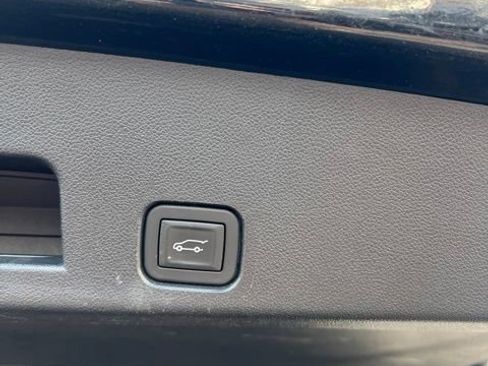 Used 2025 Chevrolet Traverse LT AWD/4WD image 8