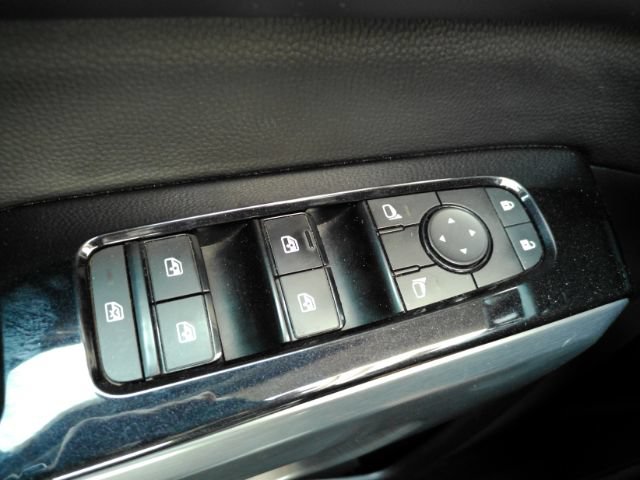 Used 2022 Nissan Pathfinder SL w/ SL Black Package FWD image 38