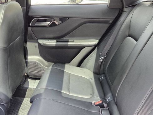 Used 2019 Jaguar F-PACE Premium image 15