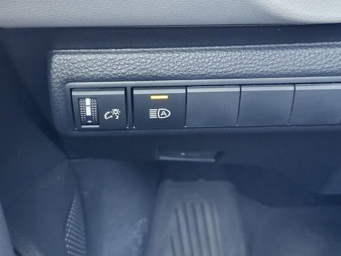 Used 2025 Toyota Corolla LE image 34