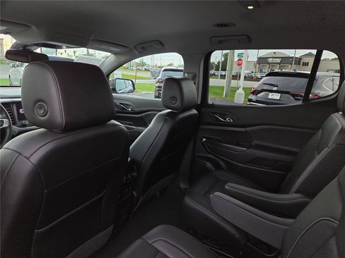 Used 2023 GMC Acadia SLT w/ Preferred Package AWD/4WD image 25
