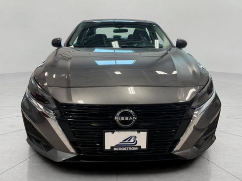 Used 2025 Nissan Altima 2.5 SV image 24