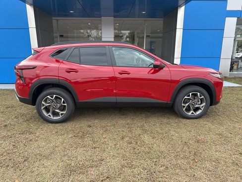 New 2026 Chevrolet Trax LT image 3