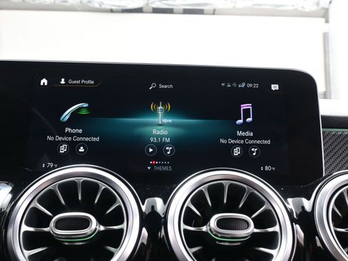 Used 2021 Mercedes-Benz GLB 35 AMG 4MATIC image 20