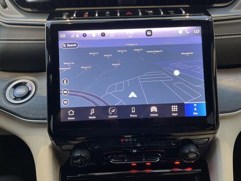 Used 2025 Jeep Grand Cherokee L Limited w/ Black Appearance Package image 25