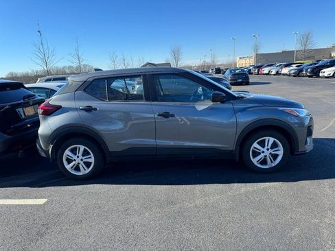 Used 2025 Nissan Kicks Play S image 2