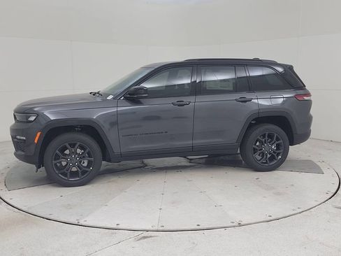 New 2025 Jeep Grand Cherokee Limited image 8