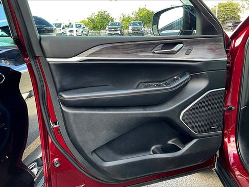 Used 2022 Jeep Grand Cherokee L Limited image 22