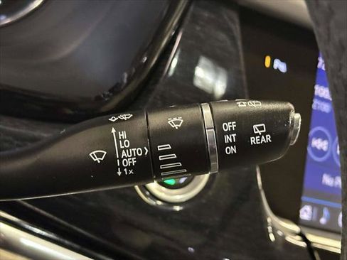 Used 2023 Cadillac XT6 Premium Luxury image 25