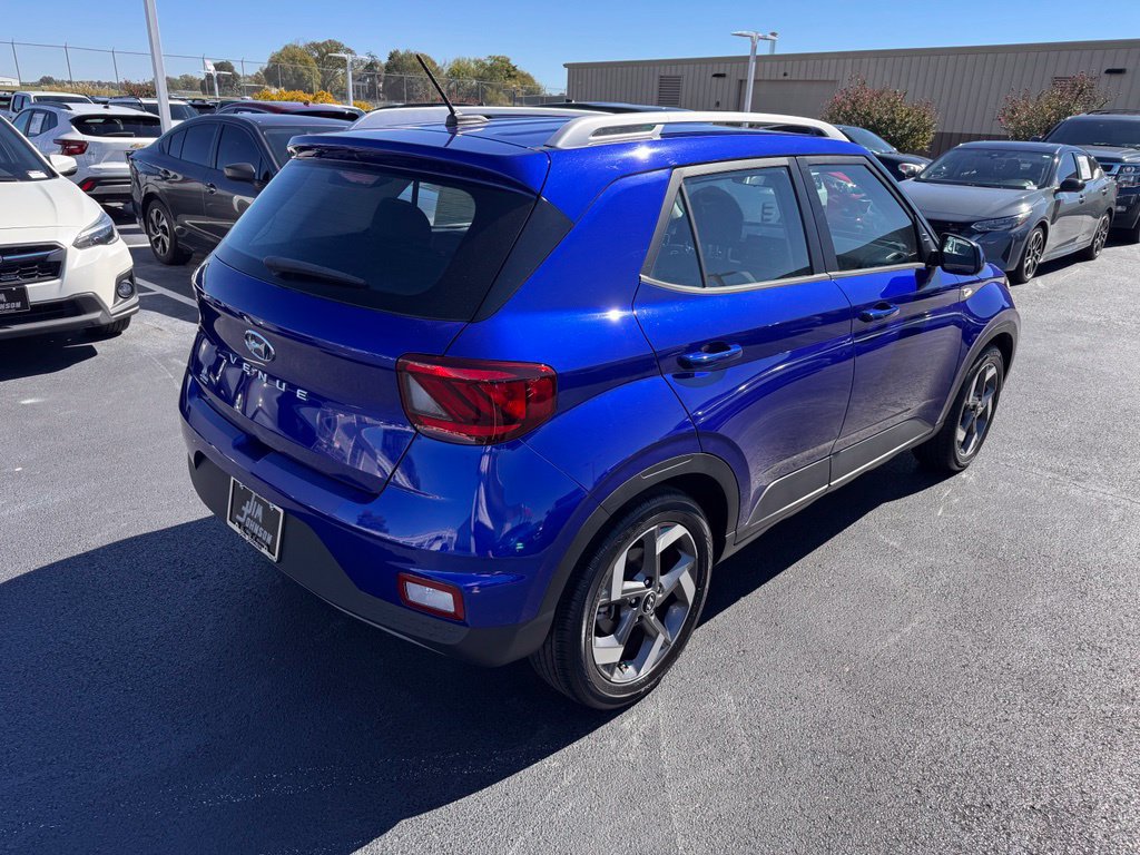 Used 2024 Hyundai Venue SEL FWD image 5