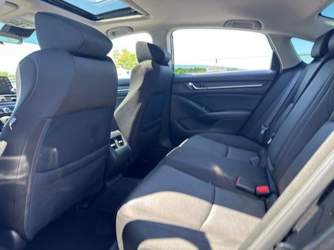 Used 2018 Honda Accord EX image 30