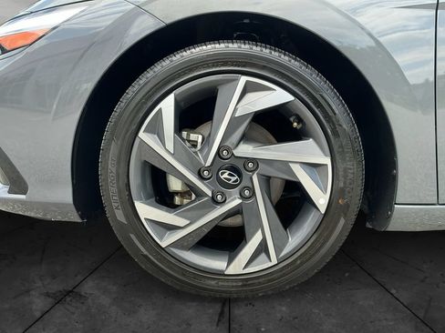 Used 2025 Hyundai Elantra SEL FWD image 15