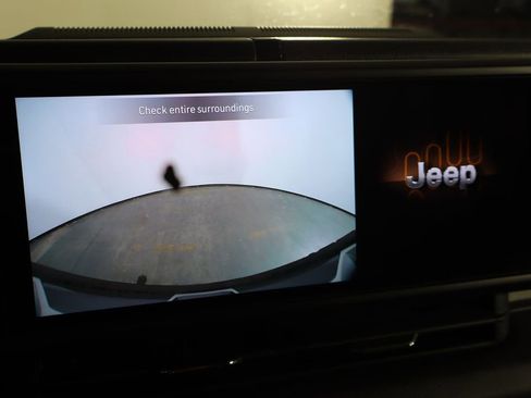 Used 2024 Jeep Wrangler Unlimited w/ Convenience Group AWD/4WD image 39