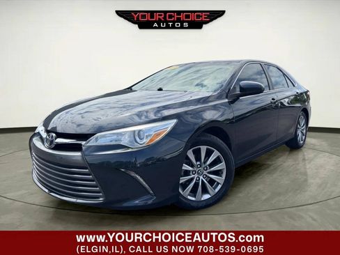 Used 2017 Toyota Camry XLE w/ Moonroof Package FWD image 1
