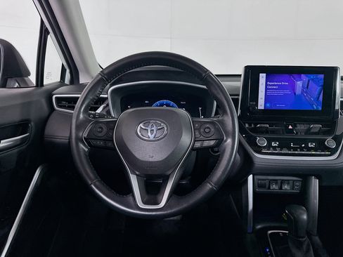 Used 2023 Toyota Corolla Cross XLE image 16