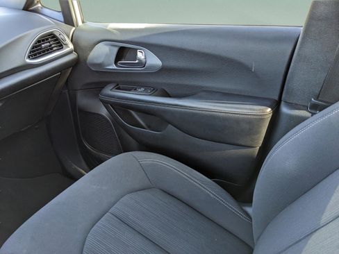 Used 2019 Chrysler Pacifica Touring Plus w/ Advanced Safetytec Group image 14