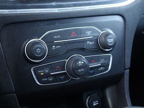 Used 2018 Dodge Charger SXT Plus image 23