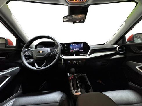 Used 2024 Chevrolet Trax LS w/ LS Convenience Package FWD image 13
