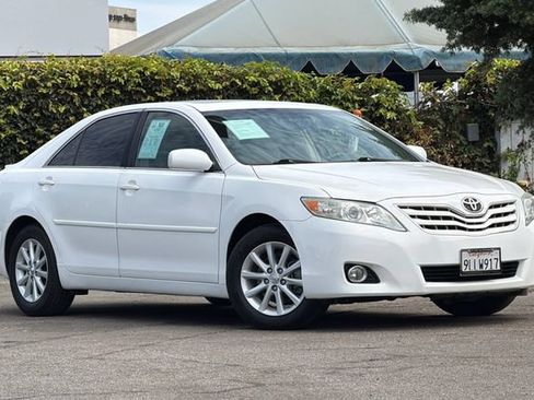 Used 2011 Toyota Camry XLE w/ SE/XLE Extra-Value Pkg FWD image 2
