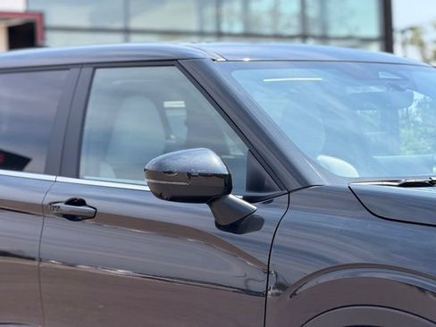 New 2026 Mitsubishi Outlander SE FWD image 4