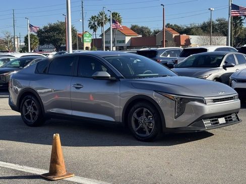 Certified 2025 Kia K4 LXS image 8