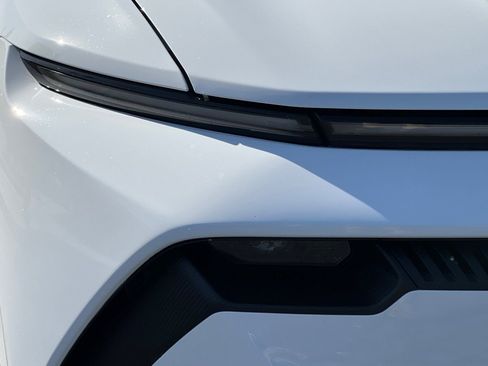 Used 2025 Chevrolet Equinox EV LT w/ Convenience Package image 43