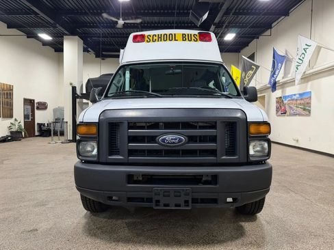 Used 2014 Ford E-250 and Econoline 250 Extended w/ Power Group RWD image 3