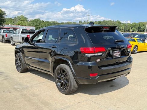 Used 2019 Jeep Grand Cherokee Altitude AWD/4WD image 4
