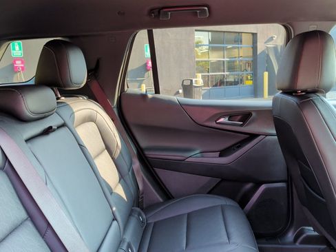 Used 2025 Chevrolet Equinox LT w/ Convenience Package II FWD image 22