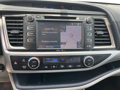 Used 2015 Toyota Highlander XLE FWD image 23