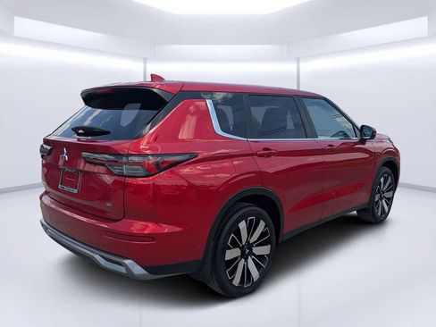 Used 2025 Mitsubishi Outlander SE FWD image 3