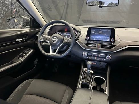 Used 2024 Nissan Altima 2.5 SV FWD image 19