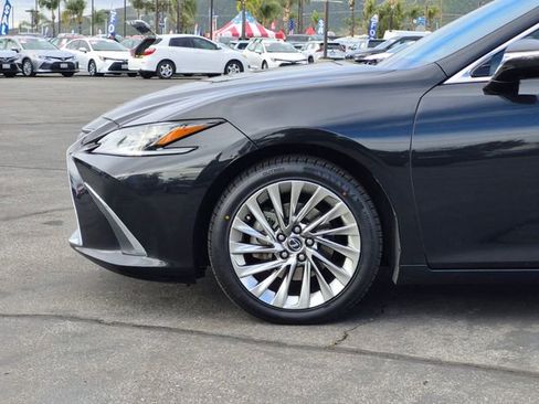 Used 2022 Lexus ES 300h w/ Luxury Package image 26