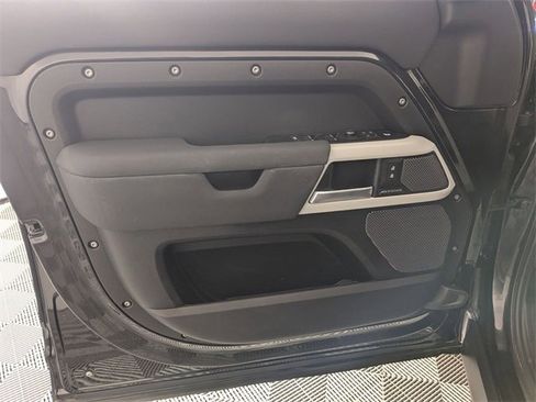Used 2020 Land Rover Defender 110 SE image 10