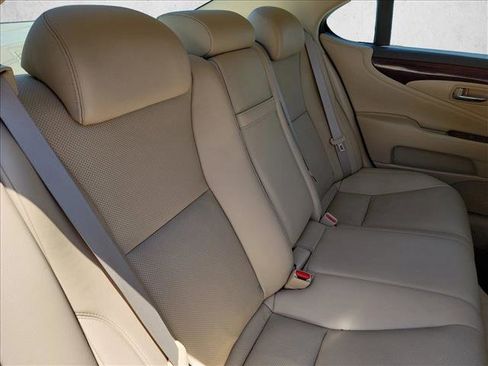 Used 2009 Lexus LS 460 RWD image 16