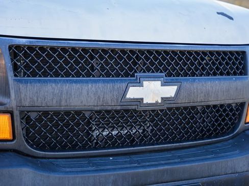 Used 2009 Chevrolet Express 3500 image 11