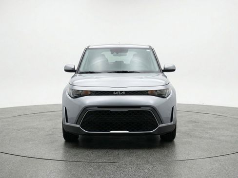 Used 2025 Kia Soul LX w/ LX Technology Package image 2