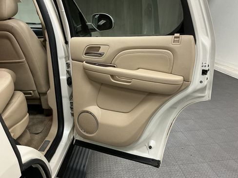 Used 2010 Cadillac Escalade Premium AWD/4WD image 39