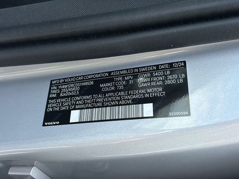 Certified 2025 Volvo XC60 B5 Plus AWD/4WD image 33