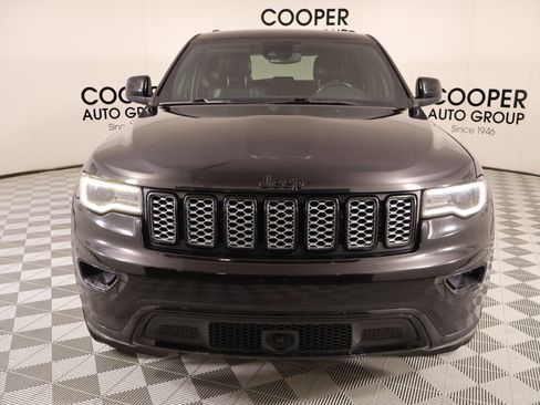Used 2020 Jeep Grand Cherokee Altitude AWD/4WD image 10