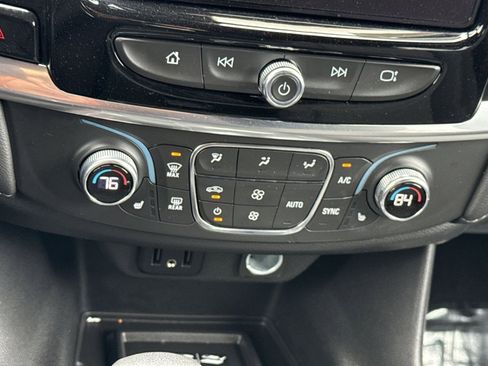 Used 2023 Chevrolet Traverse LT image 20